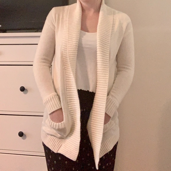 ☀️ 4/$25 Fuzzy Cardigan - Picture 4 of 5